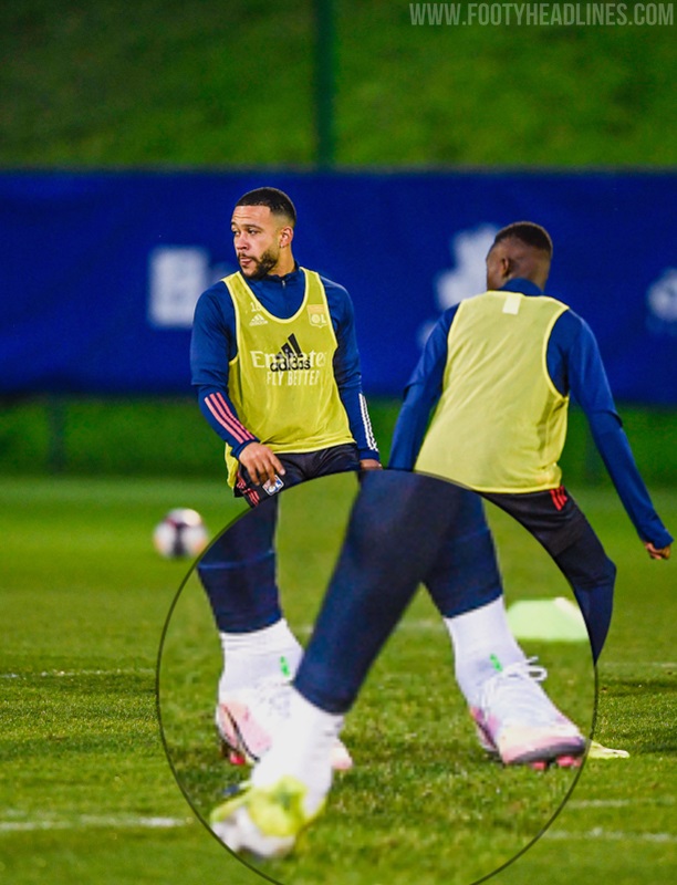 Memphis depay under clearance armour boots